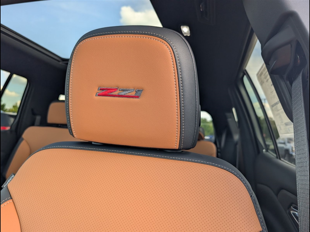 New 2027 Polar White Tricoat Chevrolet Z71 image 28