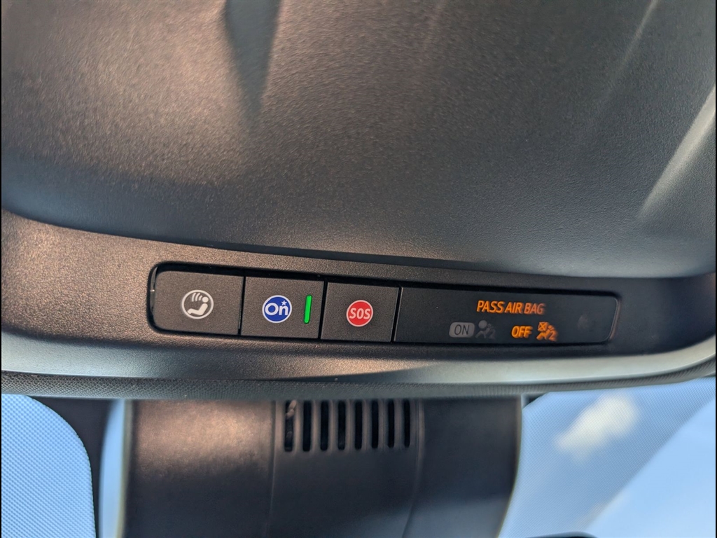 Used 2024 Summit White Chevrolet LT image 28