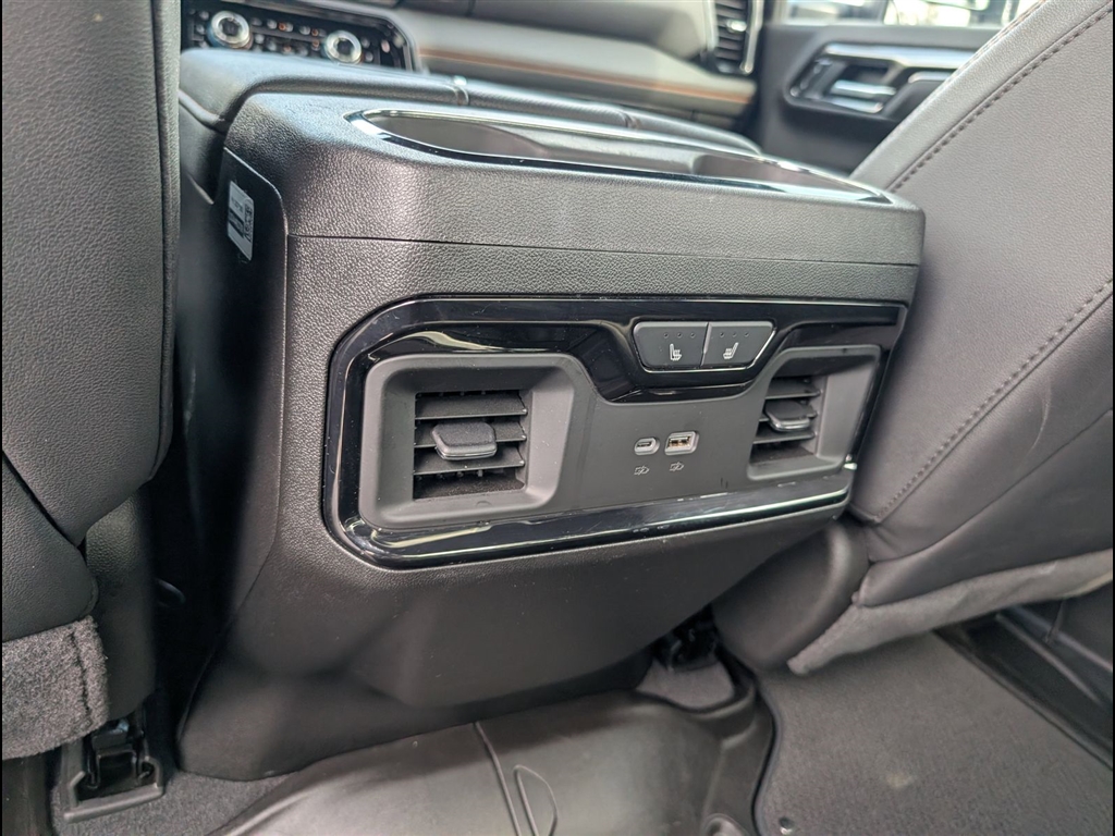 Used 2025 Summit White GMC AT4 image 28