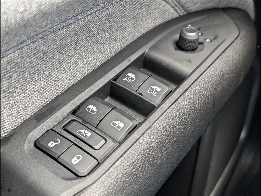 Used 2024 Bright White Clear Coat Jeep Latitude image 28