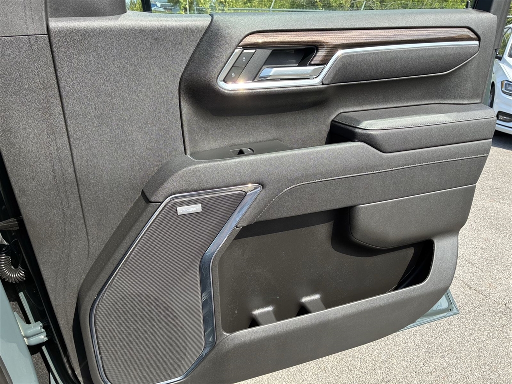 Used 2025 Cypress Gray Chevrolet LT Trail Boss image 28