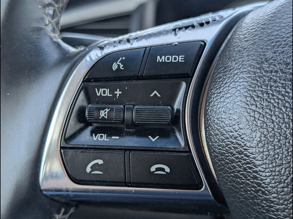 Used 2018 Quartz White Pearl Hyundai Limited image 28