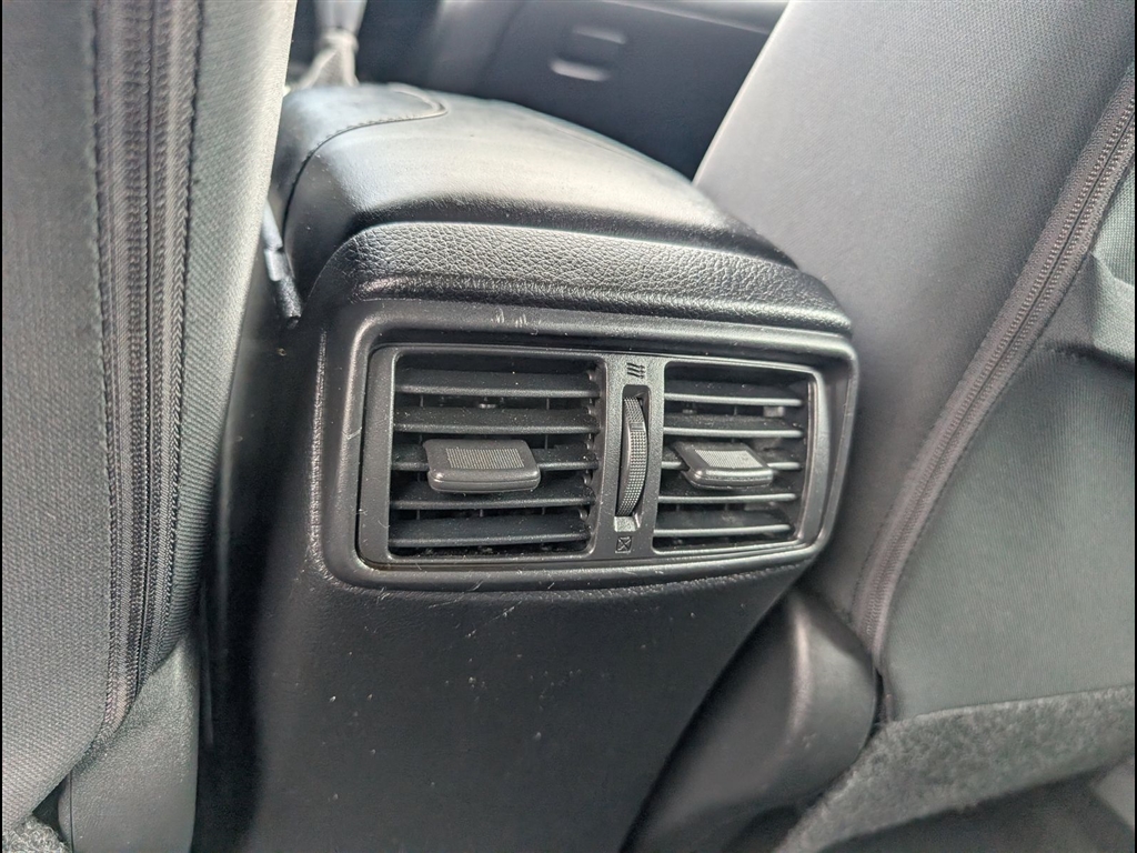 Used 2021 Glacier White Nissan S image 28