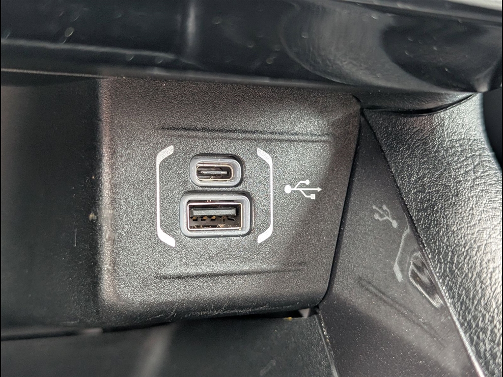 Used 2024 Bright White Clear Coat Jeep Latitude image 29