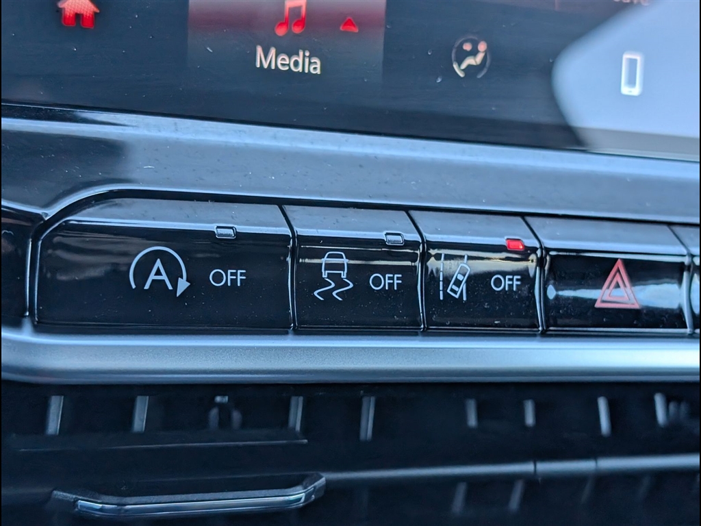 Used 2024 Bright White Clear Coat Jeep Latitude image 29