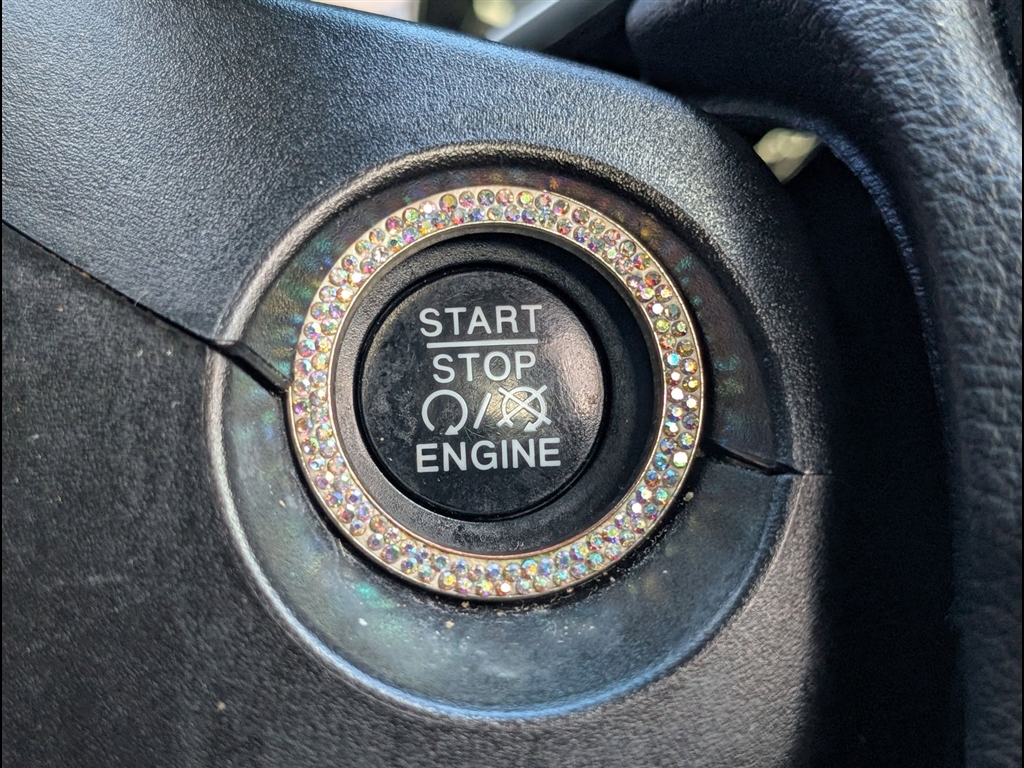 Used 2018 Diamond Black Crystal Pearl Coat Jeep Limited image 29