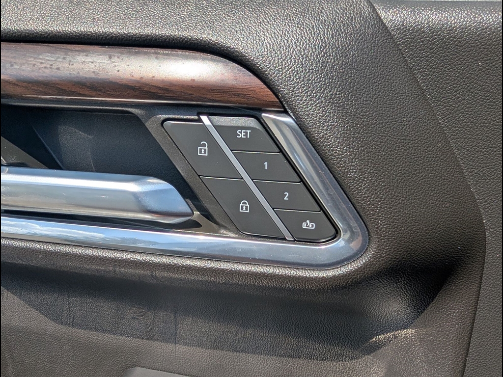Used 2023 Sterling Metallic GMC SLT image 29