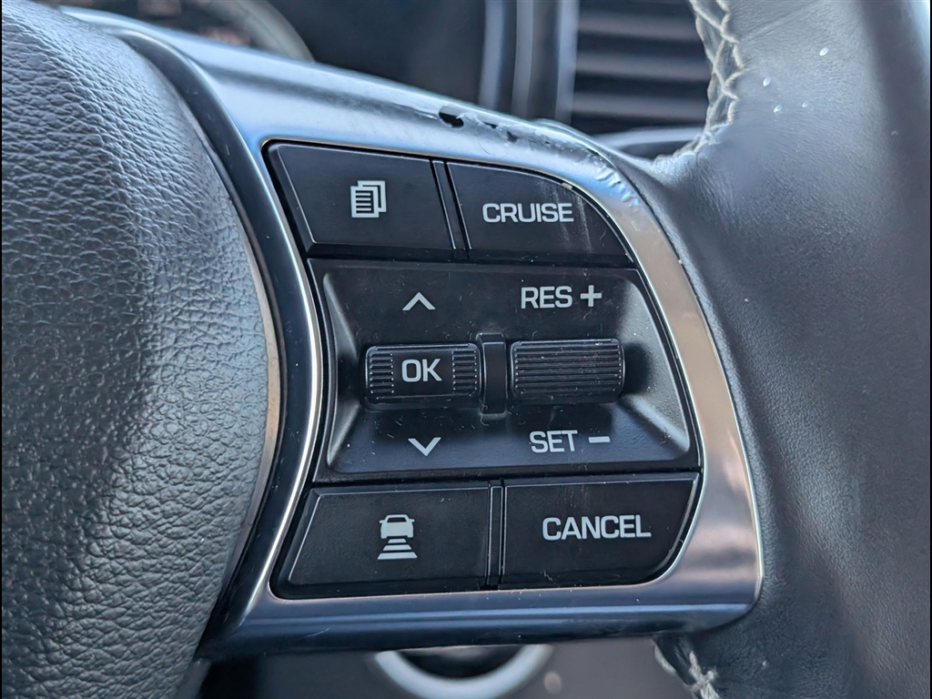 Used 2018 Quartz White Pearl Hyundai Limited image 29