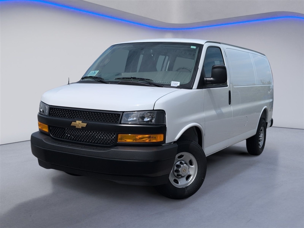 New 2026 Summit White Gaz Chevrolet 2500 image 2