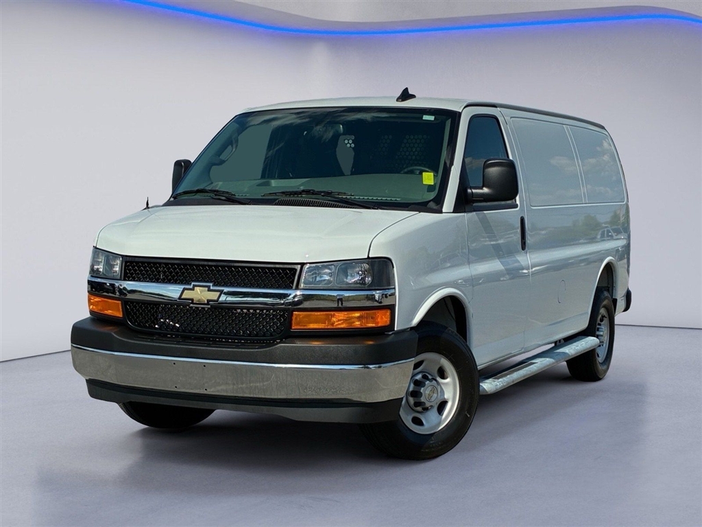 Used 2025 Summit White Chevrolet 2500 image 2