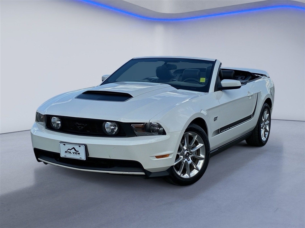 Used 2010 Performance White Clearcoat Ford GT Premium image 2