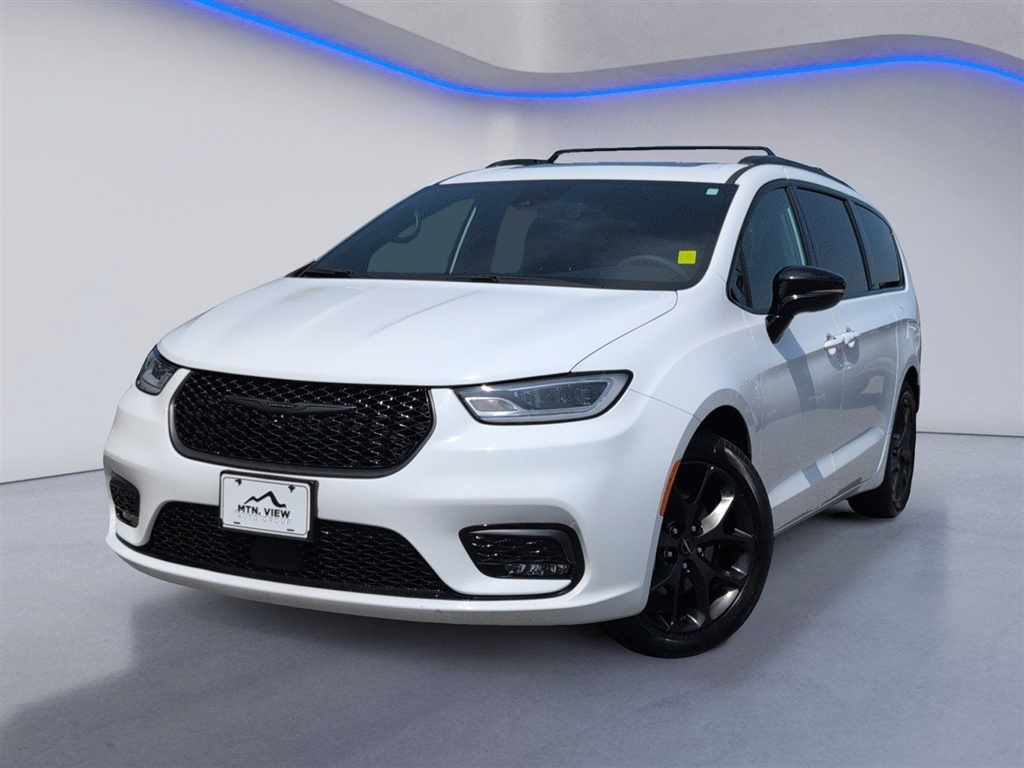 Used 2025 Bright White Clear Coat Chrysler Limited image 2