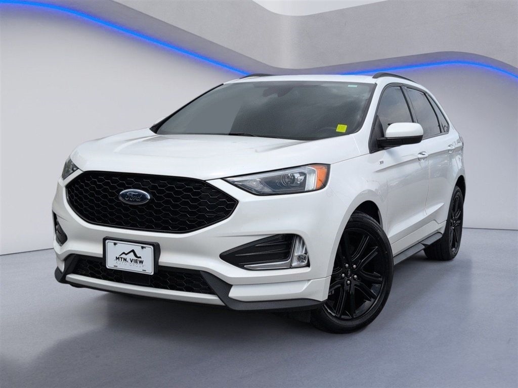 Used 2023 Star White Metallic Tri-Coat Ford ST-Line image 2