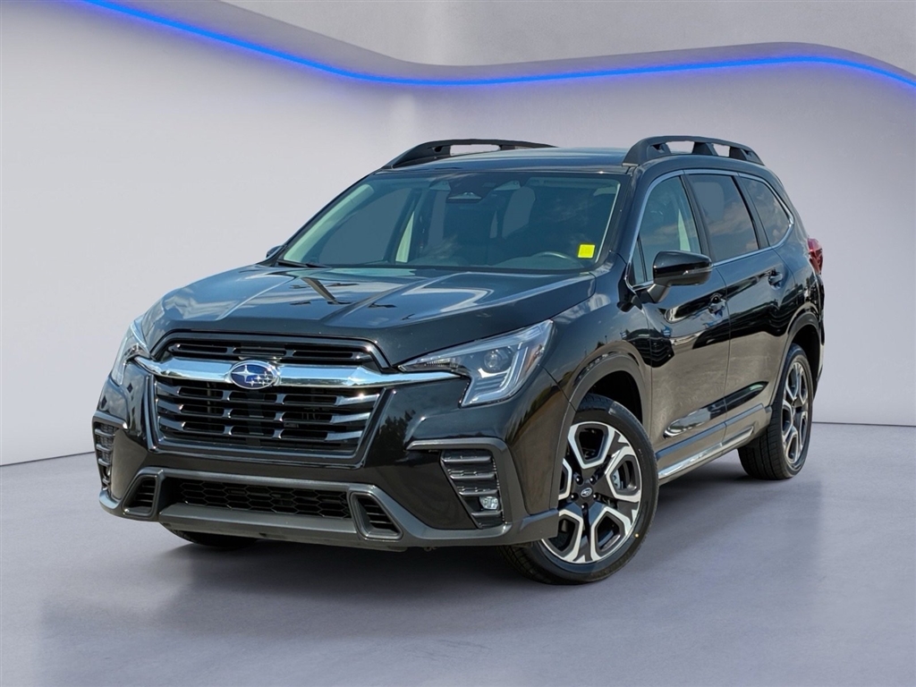 Used 2023 Crystal Black Silica Subaru Limited 7-Passenger image 2