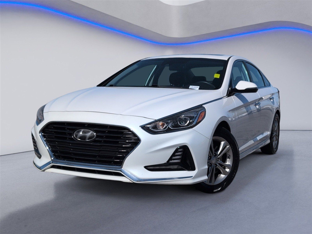 Used 2018 Quartz White Pearl Hyundai Limited image 2
