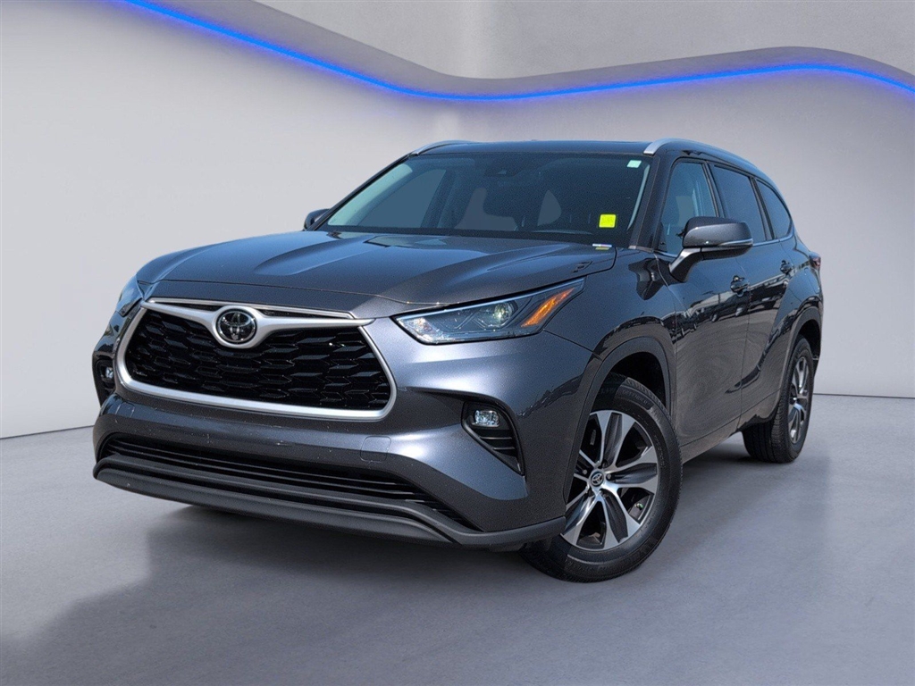 Used 2022 Magnetic Gray Metallic Toyota XLE image 2