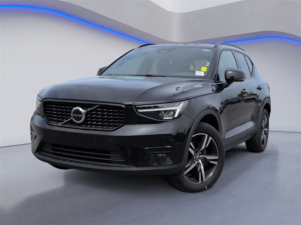 Used 2024 Onyx Black Metallic Volvo B5 Core Bright Theme image 2