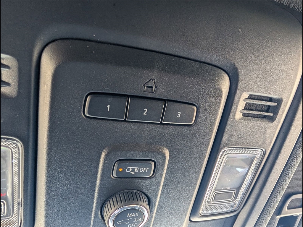 Used 2024 Summit White Chevrolet LT image 30