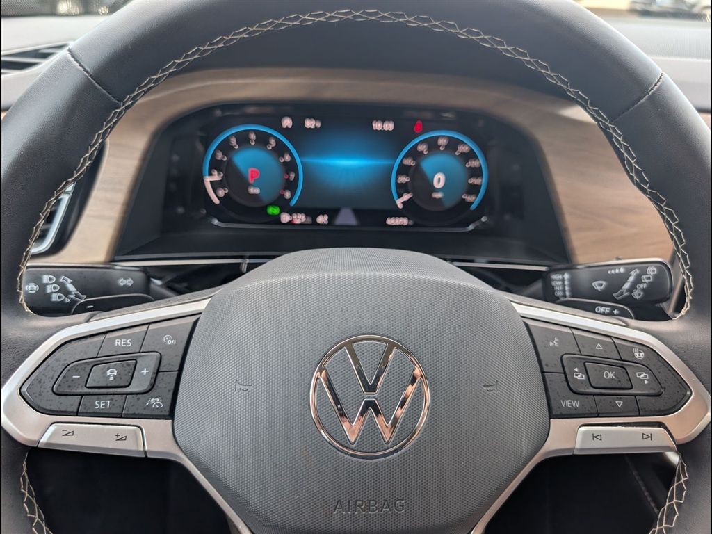 Used 2024 Platinum Gray Metallic Volkswagen SE image 30