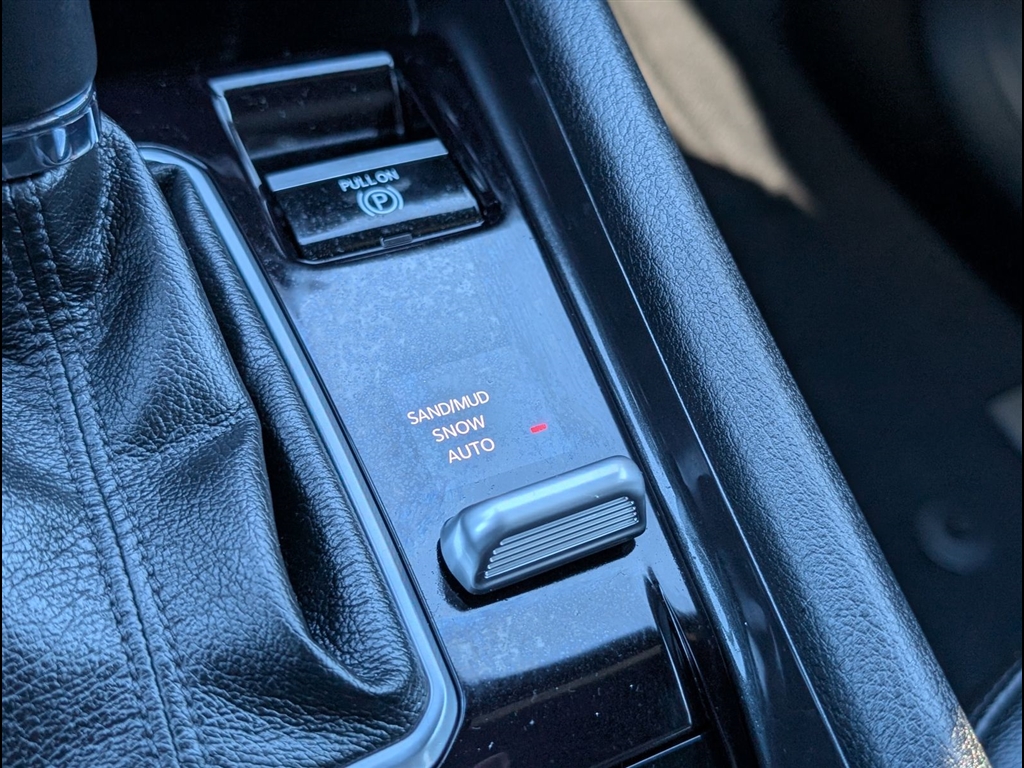 Used 2024 Bright White Clear Coat Jeep Latitude image 30