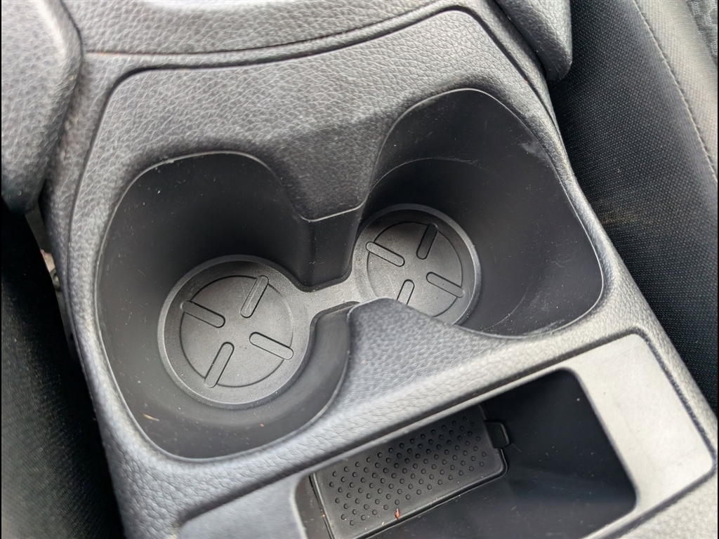 Used 2021 Glacier White Nissan S image 30