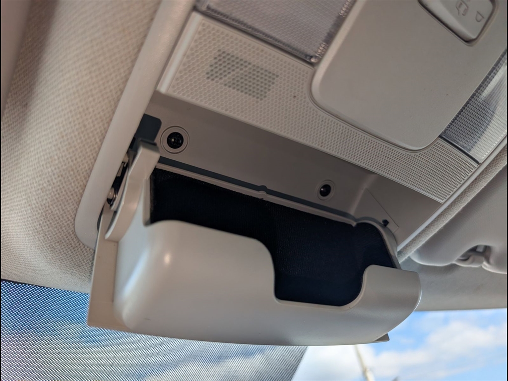 Used 2020 Snow White Pearl Kia LX image 30