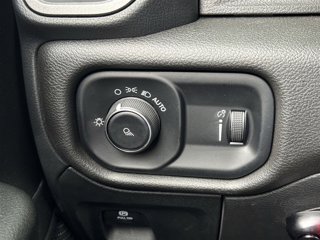 Used 2024 Granite Crystal Metallic Clear Coat RAM Tradesman image 31