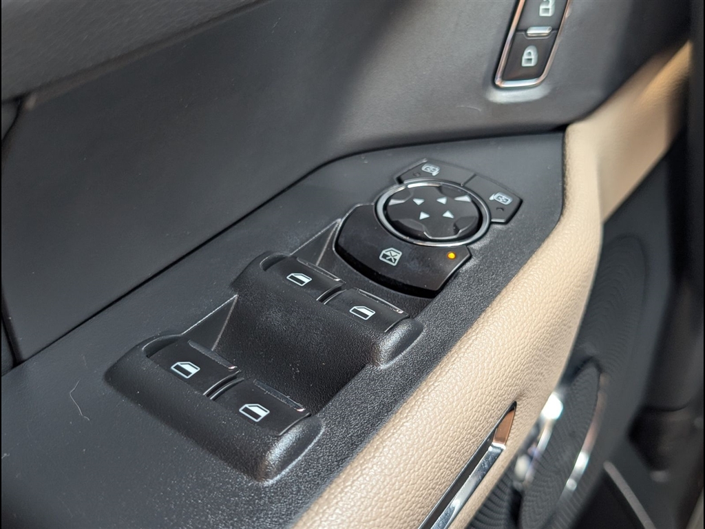 Used 2022 Oxford White Ford XLT image 31