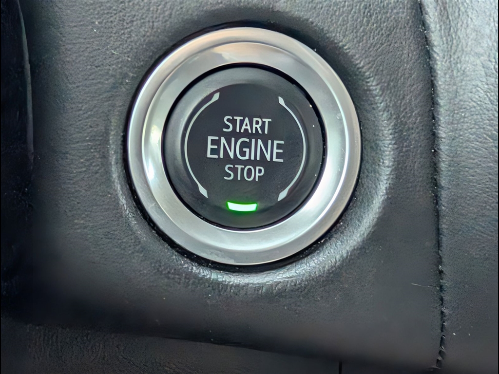 Used 2024 Summit White Chevrolet LT image 31