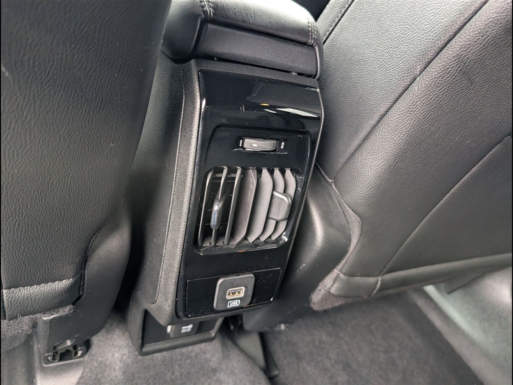 Used 2024 Bright White Clear Coat Jeep Latitude image 31