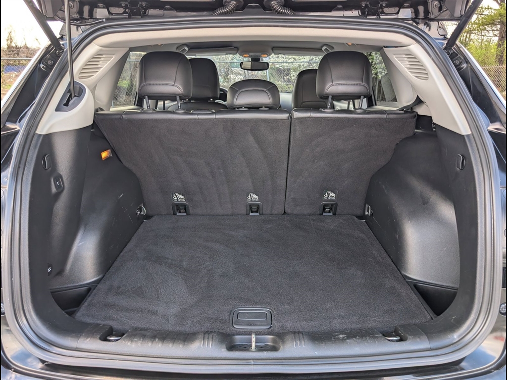 Used 2018 Diamond Black Crystal Pearl Coat Jeep Limited image 31