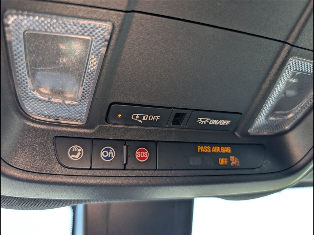 Used 2023 Iridescent Pearl Tricoat Chevrolet RS image 31