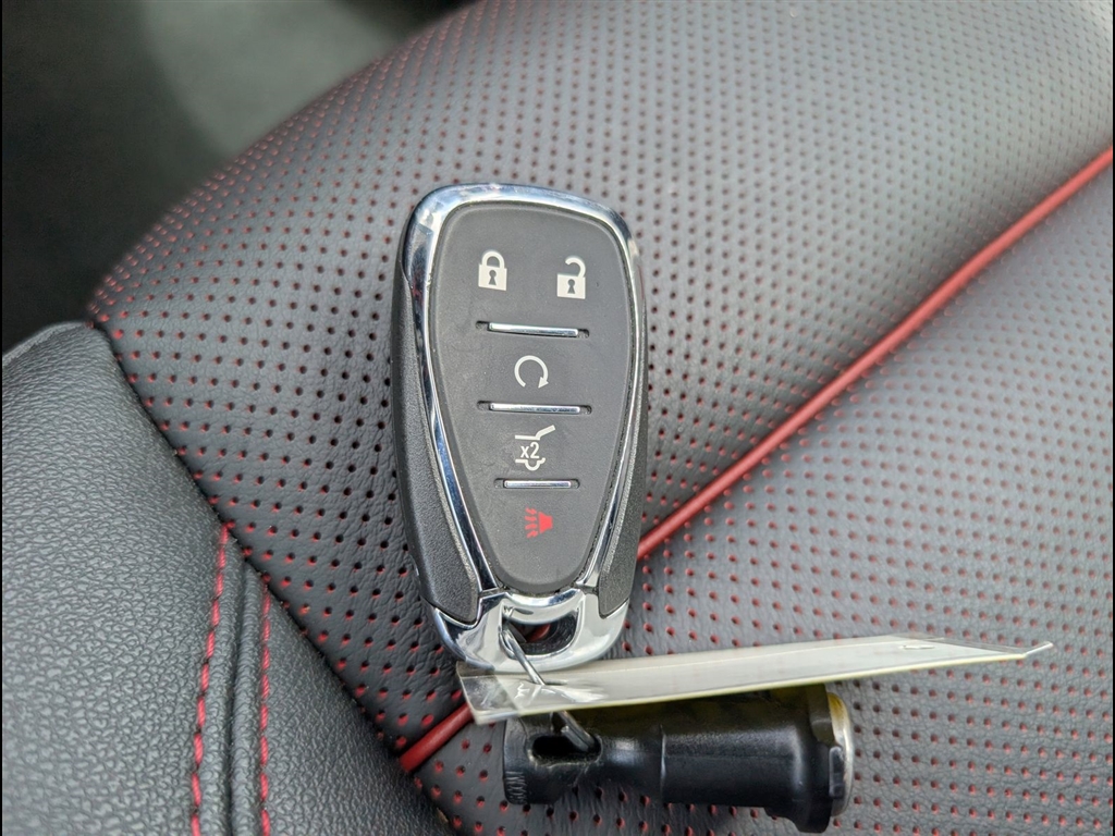 Used 2025 Sterling Gray Metallic Chevrolet RS image 31