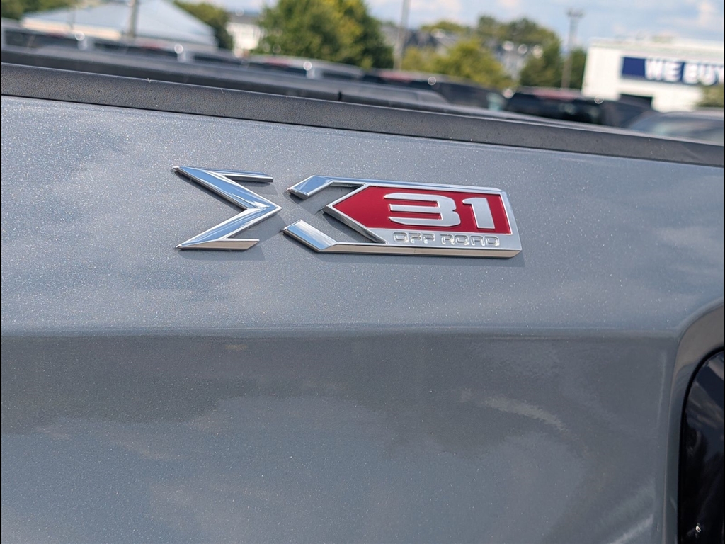 Used 2023 Sterling Metallic GMC SLT image 31
