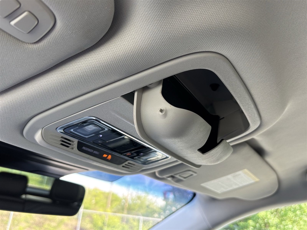 Used 2024 Silver Radiance Lincoln Reserve image 31