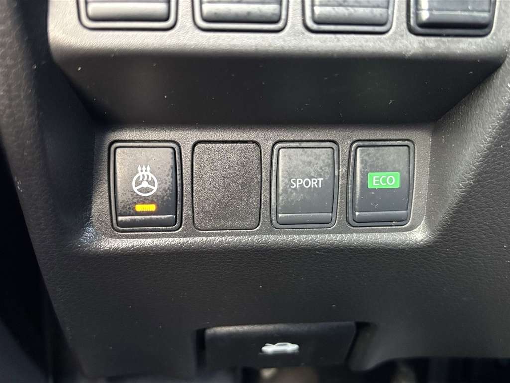 Used 2018 Brilliant Silver Nissan SL image 31