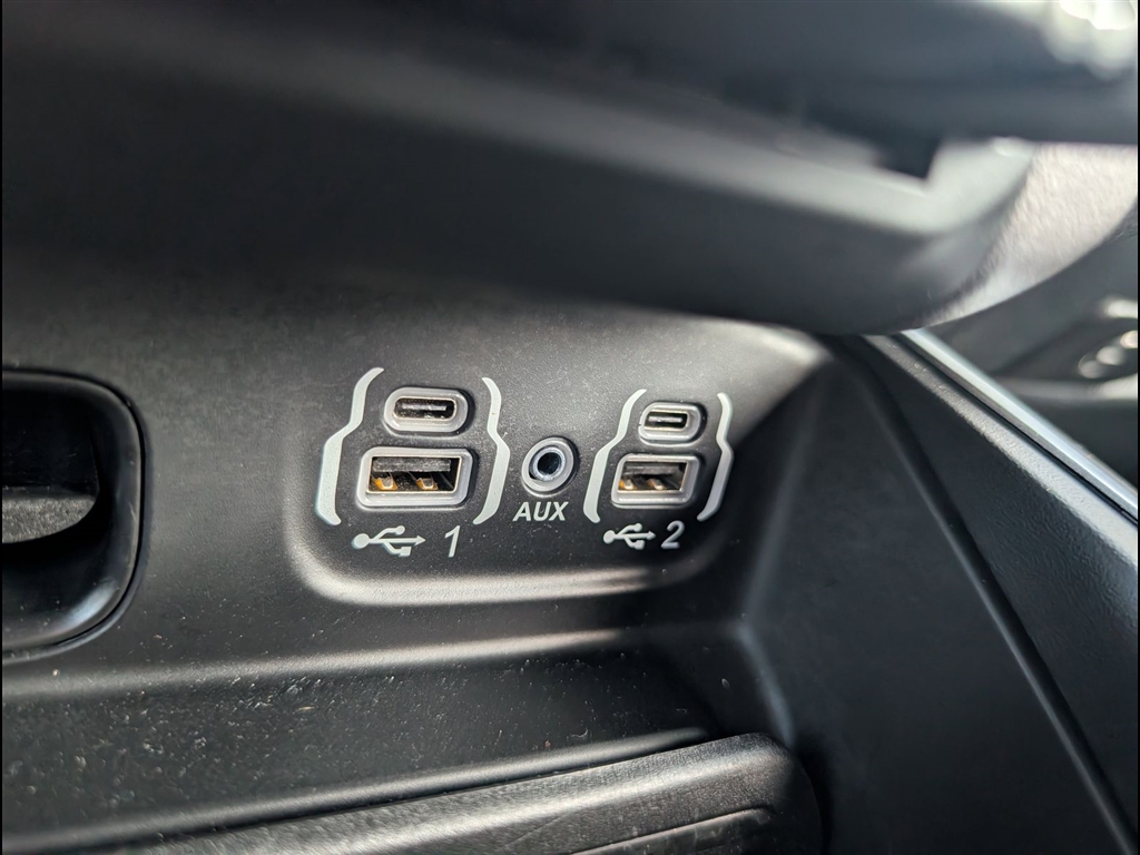 Used 2022 Diamond Black Crystal Pearl Coat RAM Big Horn image 32