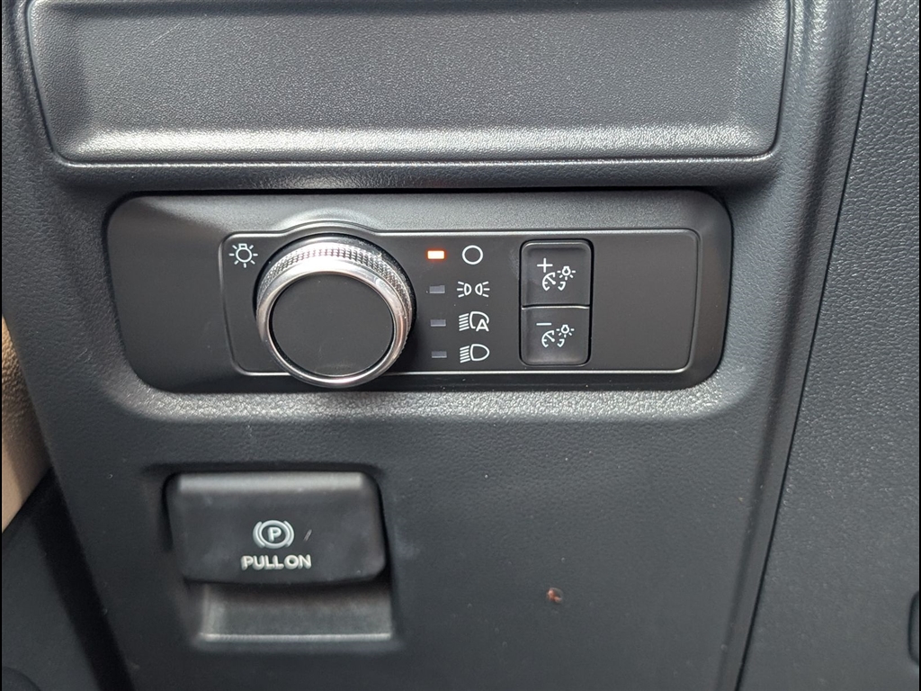 Used 2022 Oxford White Ford XLT image 32