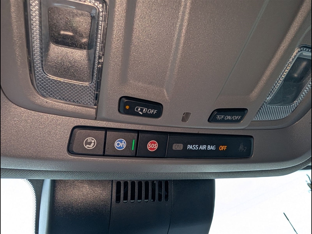 Used 2024 Summit White Chevrolet LT image 32