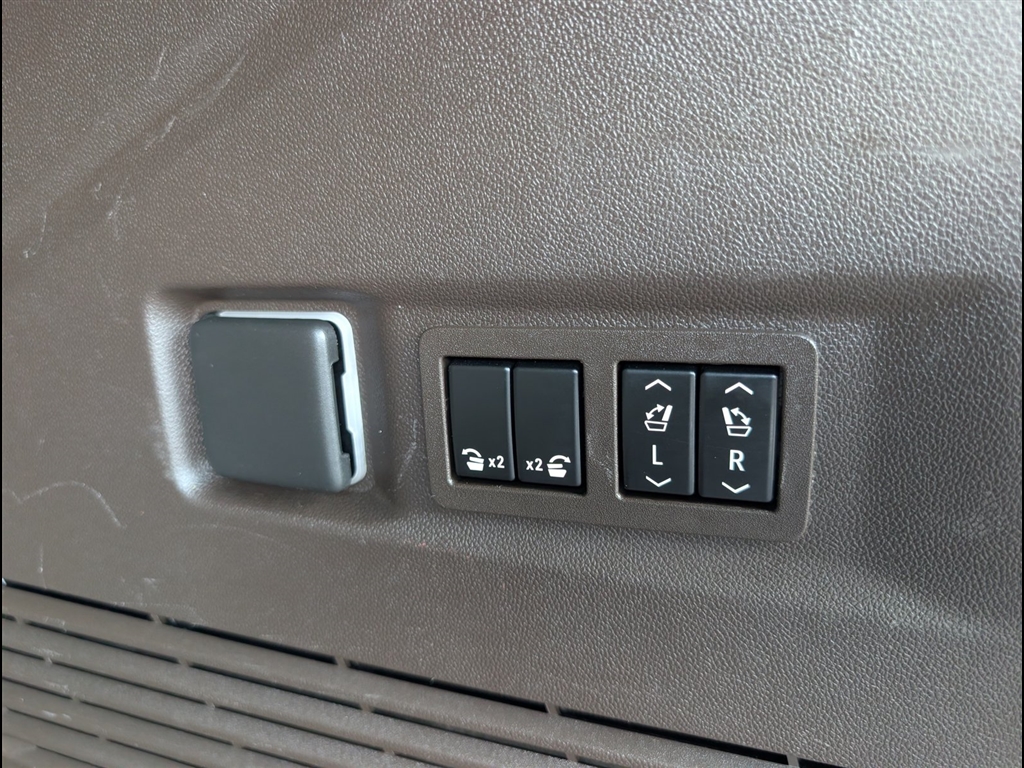Used 2021 Shadow Gray Metallic Chevrolet Z71 image 32