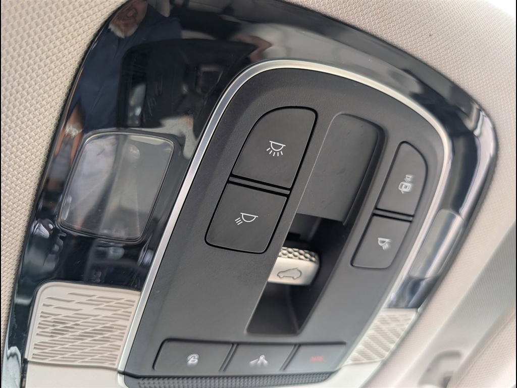 Used 2021 Hyper White Hyundai SEL image 32