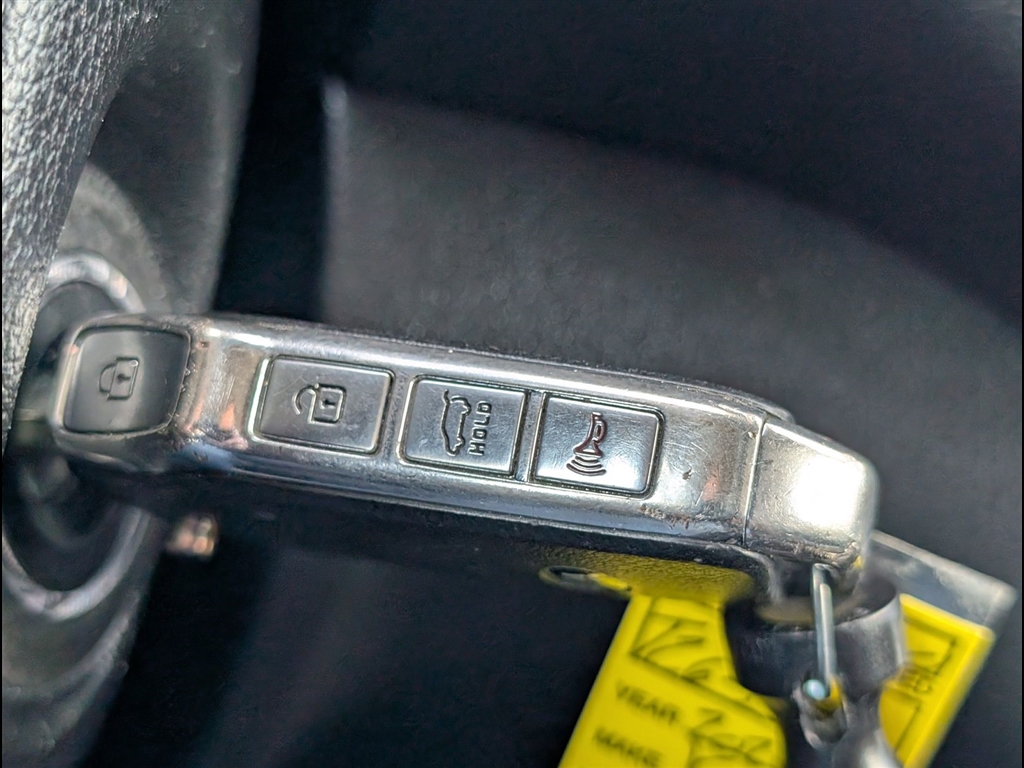 Used 2020 Snow White Pearl Kia LX image 32