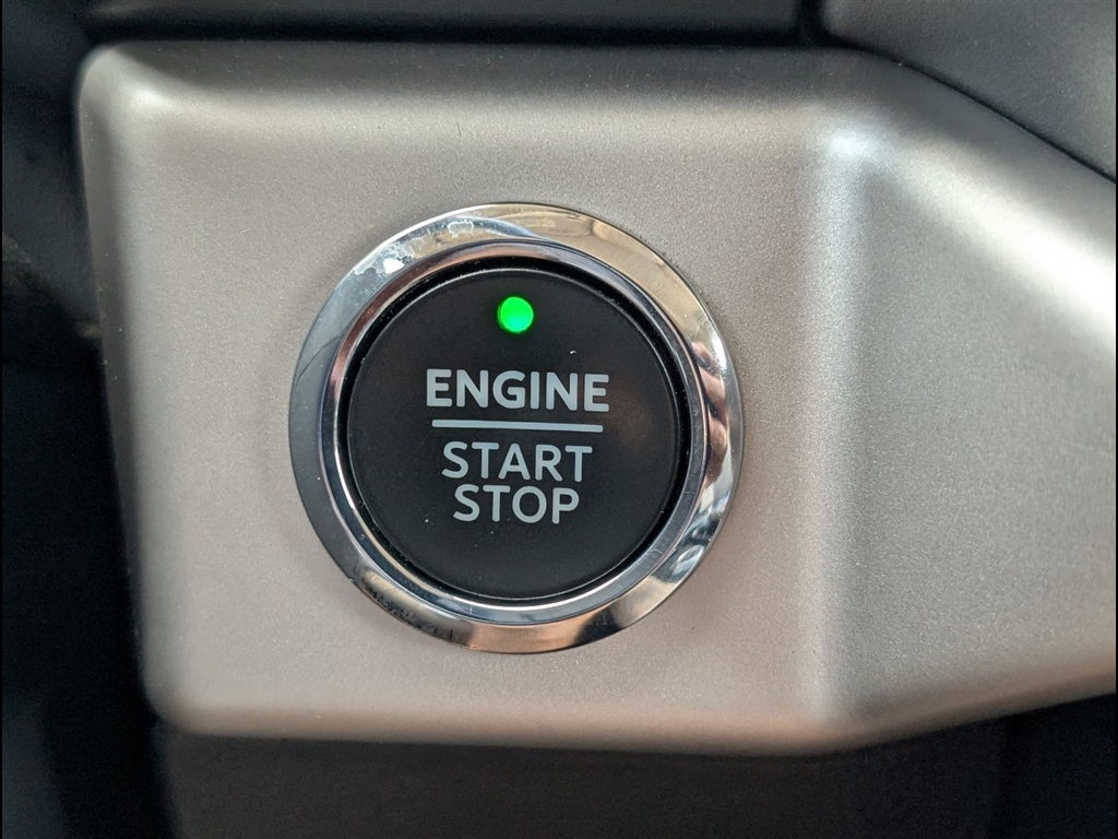 Used 2022 Oxford White Ford XLT image 33