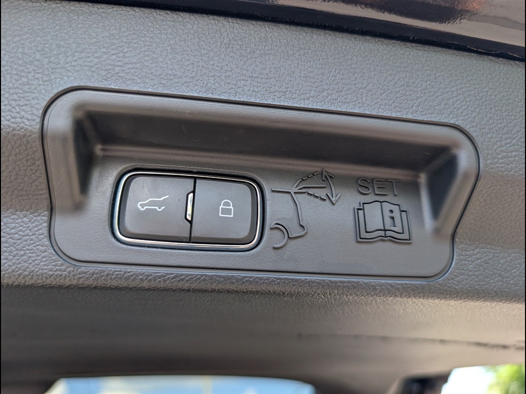 Used 2023 Agate Black Ford XLT image 33