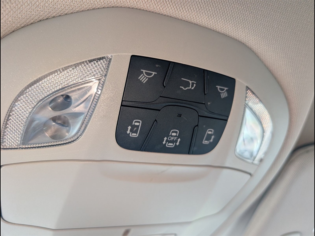 Used 2023 Bright White Clear Coat Chrysler LX image 33
