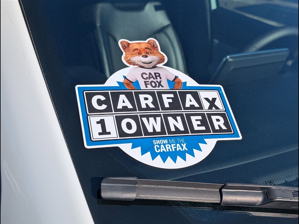 Used 2024 Bright White Clear Coat Jeep Latitude image 33