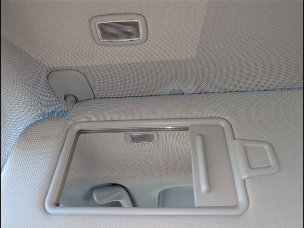 Used 2018 Quartz White Pearl Hyundai Limited image 33