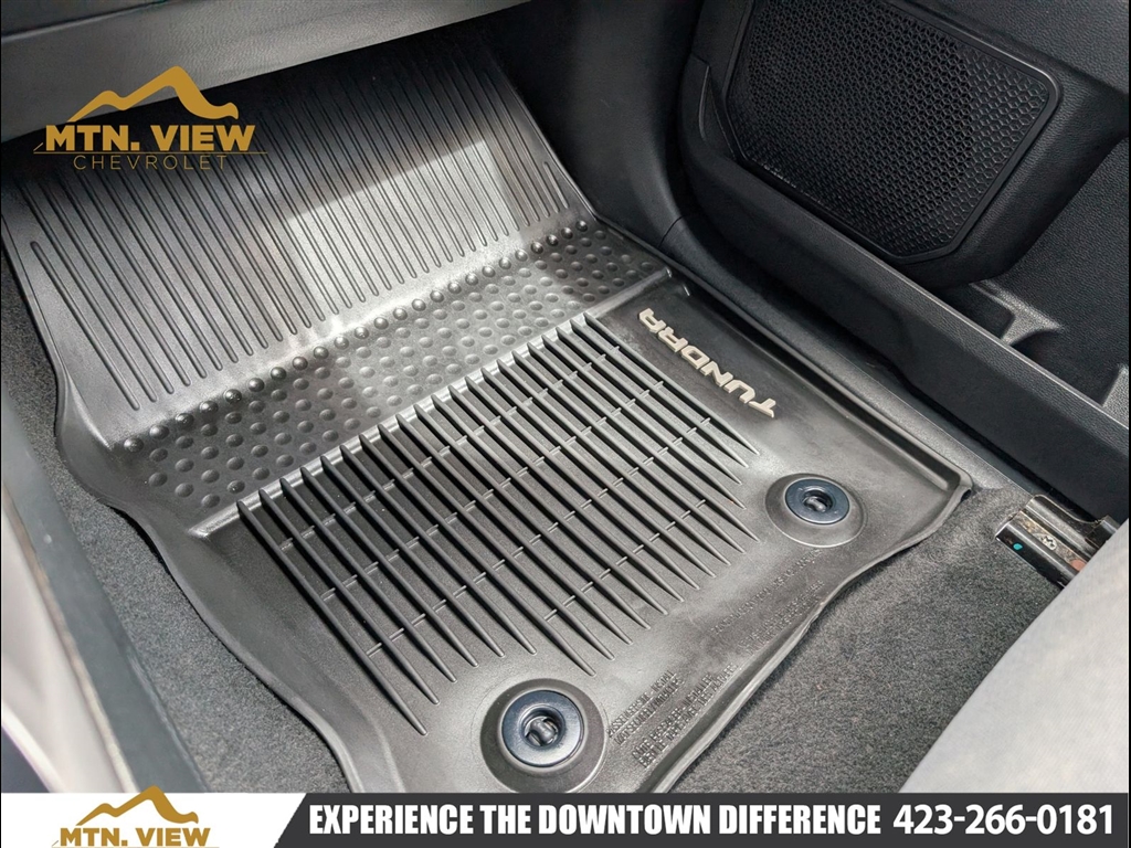 Used 2022 White Toyota SR5 image 33