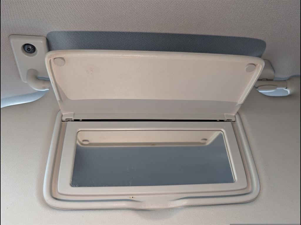 Used 2021 Glacier White Nissan S image 33