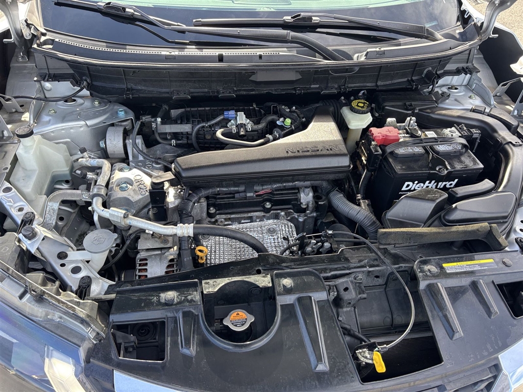 Used 2018 Brilliant Silver Nissan SL image 33